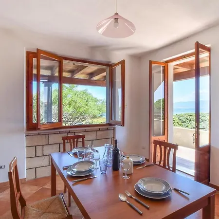 Stunning In With Kitchen