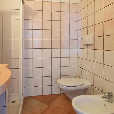 Stunning In With Kitchen Apartment *